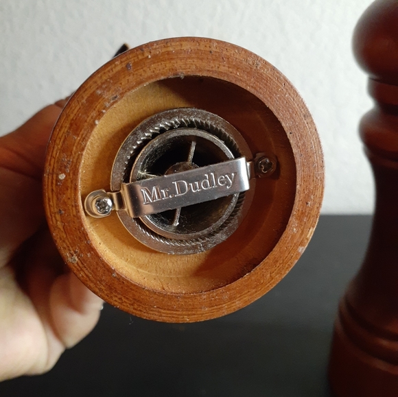 GORGEOUS Mr. Dudley Solid Wood 7" S/P Shaker Set. - Picture 3 of 5